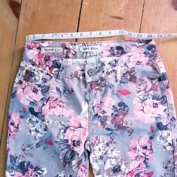 2/$20 Floral jeggings - Picture 3 of 6